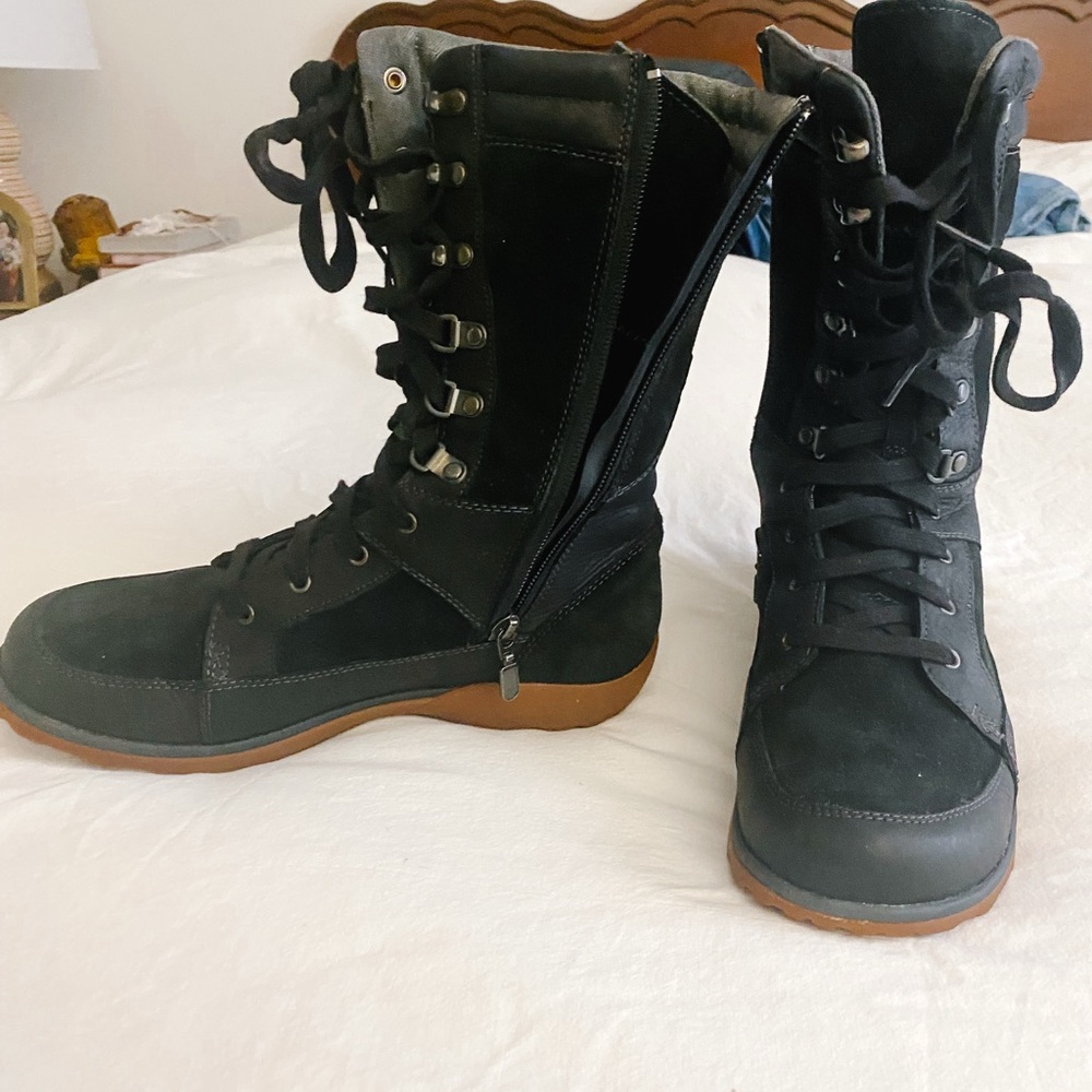 Women's Chacos Waterproof Snow Boots